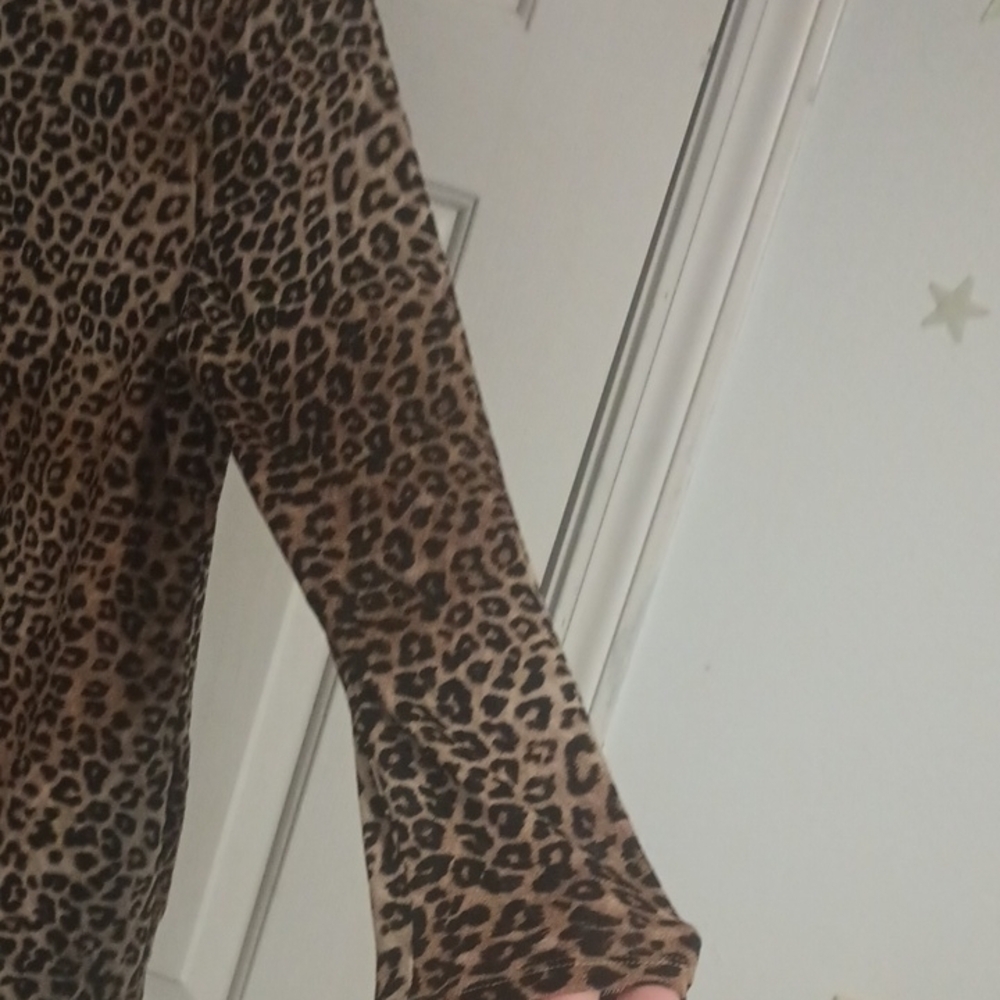 Chico's Leopard Print Long Sleeve Top - Picture 4 of 6